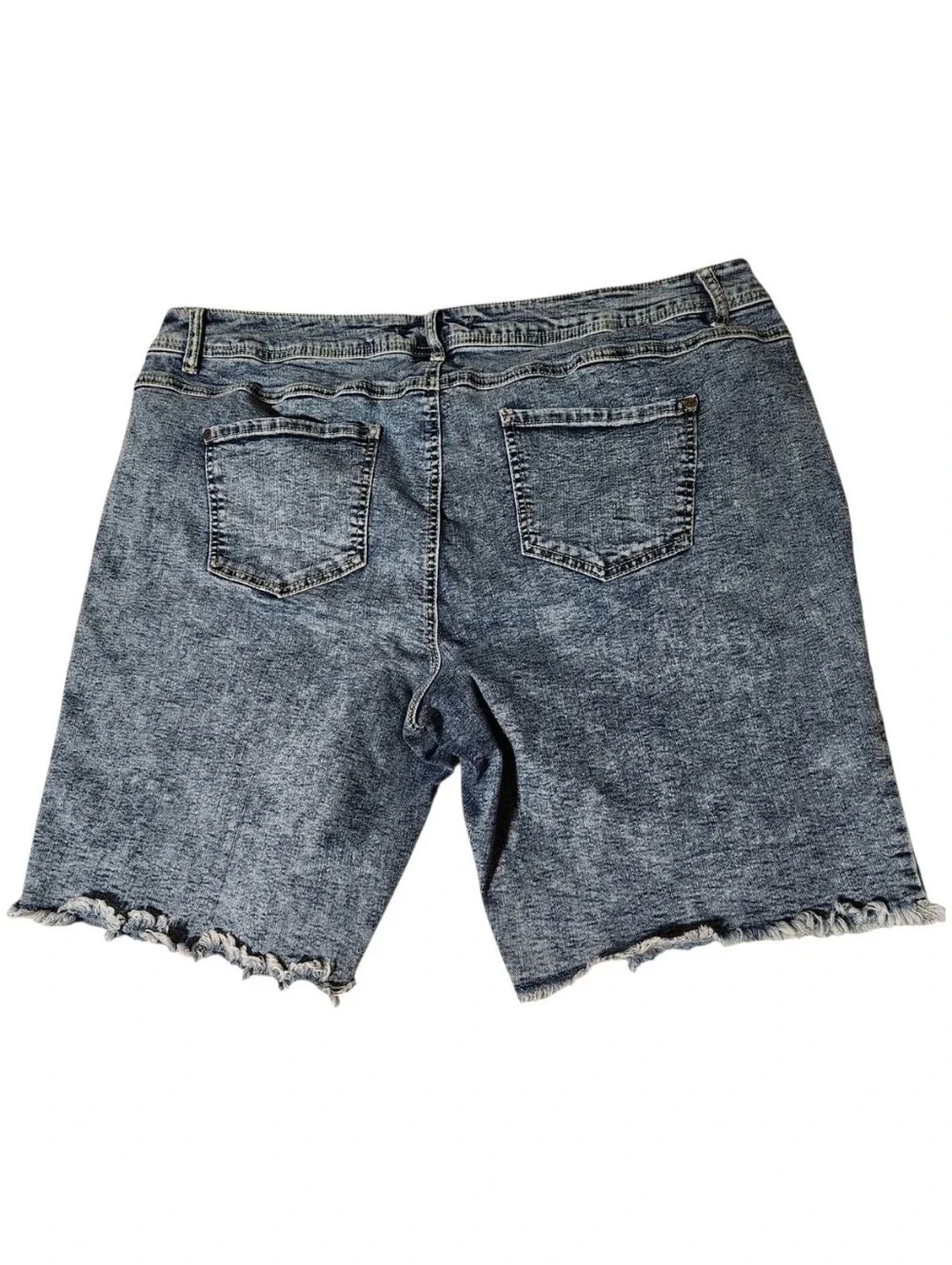 Cato Womens Sz 18W Curvy Denim Jean Shorts Raw Hem  Acid Wash Long Jorts Bermuda